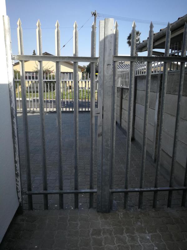 2 Bedroom Property for Sale in Peerless Park East Western Cape